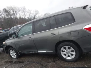 2013 Toyota Highlander with VIN 5TDZA3EHXDS032848, listed as a IAAI auction lot 41757071 with 143,774 mi miles and . Bid and sale history available at DreamBid. Image 14.