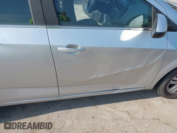 2016 Chevrolet Sonic LT z VIN 1G1JC5SH9G4104400, wystawiony jako IAAI lot #42328745 z przebiegiem 153 643 mil mil oraz . Historia ofert i sprzedaży dostępna na DreamBid. Obrazek 6.