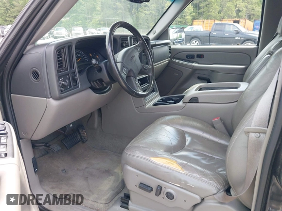 2004 GMC Yukon XL SLE with VIN 3GKEC16Z54G100304, listed as a IAAI auction lot 42101730 with 192,891 mi miles. Bid and sale history available at carsss.com. Image 5.
