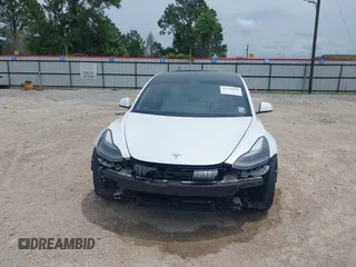 2021 Tesla Model 3 Long Range z VIN 5YJ3E1EB1MF975824, wystawiony jako IAAI lot #42146968 z przebiegiem 97 570 mil mil oraz . Historia ofert i sprzedaży dostępna na DreamBid. Obrazek 13.