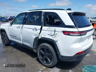2022 Jeep Grand Cherokee Laredo with VIN 1C4RJHAG1N8627233, listed as a IAAI auction lot 42343190 with 38,107 mi miles and . Bid and sale history available at DreamBid. Image 3.