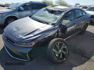 2025 Volkswagen Jetta SE z VIN 3VW7X7BU0SM010527, wystawiony jako Copart lot #55686195 z przebiegiem 3 181 mil mil oraz Szkoda całkowita • Salvage title. Historia ofert i sprzedaży dostępna na DreamBid. Obrazek 1.