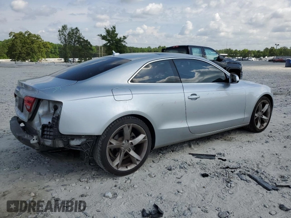 2012 Audi A5 Premium Plus z VIN WAULFAFR2CA042043, wystawiony jako Copart lot #55619675 z przebiegiem 182 487 mil mil oraz Szkoda całkowita • Salvage title. Historia ofert i sprzedaży dostępna na DreamBid. Obrazek 3.