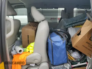 2012 Toyota Sienna XLE AAS z VIN 5TDYK3DC0CS271810, wystawiony jako Copart lot #62958104 z przebiegiem 346 760 mil mil oraz Szkoda całkowita • Salvage title. Historia ofert i sprzedaży dostępna na DreamBid. Obrazek 11.