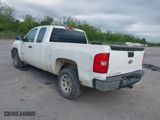 2008 Chevrolet Silverado 1500 Work Truck with VIN 1GCEC19C28Z330326, listed as a IAAI auction lot 42041697 with 294,101 mi miles. Bid and sale history available at carsss.com. Image 3.