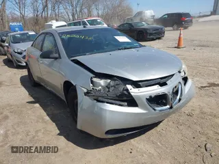 2008 Pontiac G6 1SV Value Leader with VIN 1G2ZF57B584272515, listed as a IAAI auction lot 41822438 with 136,718 mi miles. Bid and sale history available at carsss.com. Image 1.