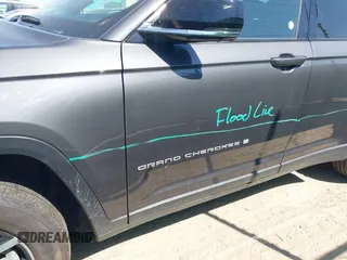 2024 Jeep Grand Cherokee Limited with VIN 1C4RJKBG5R8603504, listed as a IAAI auction lot 41993298 with 33,670 mi miles and . Bid and sale history available at DreamBid. Image 12.