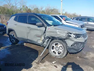 2022 Jeep Compass Trailhawk z VIN 3C4NJDDBXNT108822, wystawiony jako IAAI lot #41158116 z przebiegiem 41 368 mil mil oraz . Historia ofert i sprzedaży dostępna na DreamBid. Obrazek 6.