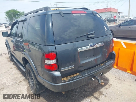 2010 Ford Explorer XLT z VIN 1FMEU6DE7AUA45736, wystawiony jako IAAI lot #42264015 z przebiegiem 239 208 mil mil oraz . Historia ofert i sprzedaży dostępna na DreamBid. Obrazek 3.