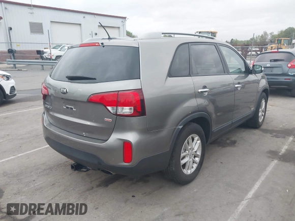 2015 Kia Sorento LX with VIN 5XYKTCA69FG572045, listed as a IAAI auction lot 41960132 with 152,400 mi miles. Bid and sale history available at carsss.com. Image 4.