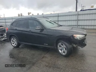 2015 BMW X1 sDrive28i with VIN WBAVM1C55FVW56937, listed as a Copart auction lot 45050785 with 77,736 mi miles and Salvage Title. Bid and sale history available at carsss.com. Image 4.