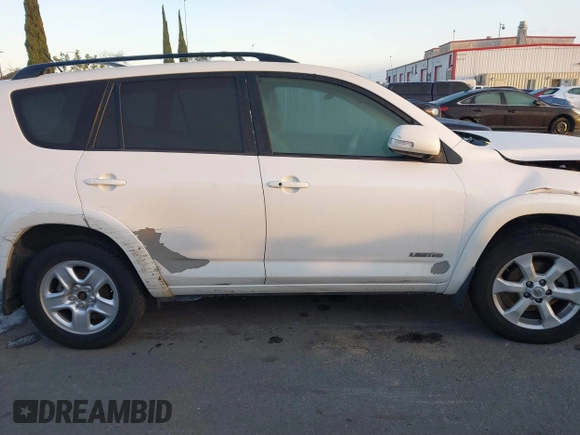 2009 Toyota RAV4 Ltd with VIN JTMBK31V195082609, listed as a IAAI auction lot 41529542 with 227,511 mi miles. Bid and sale history available at carsss.com. Image 14.