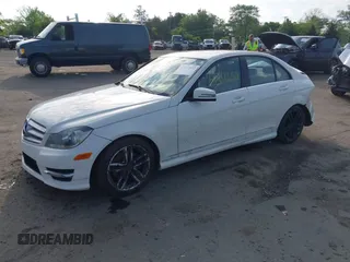 2012 Mercedes-Benz C 300 Sport с VIN WDDGF8BB0CR198952, выставлен на аукционе IAAI как лот 42217652 с пробегом 138 919 миль миль и . История ставок и продаж доступна на DreamBid. Изображение 17.