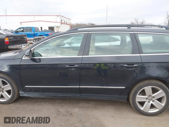2008 Volkswagen Passat Komfort z VIN WVWLK73C98E161130, wystawiony jako IAAI lot #41498361 z przebiegiem 102 621 mil mil oraz . Historia ofert i sprzedaży dostępna na DreamBid. Obrazek 14.