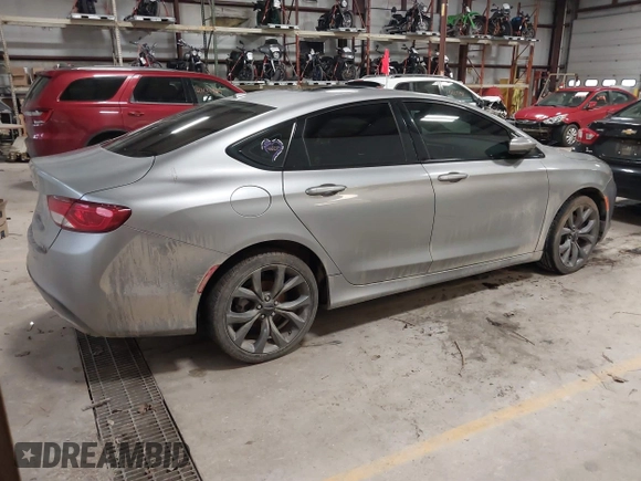 2015 Chrysler 200 S with VIN 1C3CCCBG2FN700683, listed as a IAAI auction lot 41124987 with 98,724 mi miles. Bid and sale history available at carsss.com. Image 4.