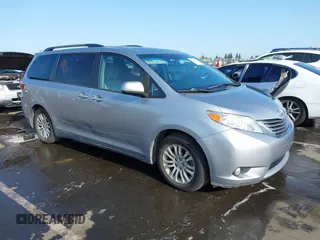 2017 Toyota Sienna XLE Auto Access Seat with VIN 5TDYZ3DC5HS831596, listed as a IAAI auction lot 42146953 with 181,807 mi miles. Bid and sale history available at carsss.com. Image 1.