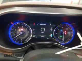 2021 Chrysler Pacifica Limited z VIN 2C4RC3GG1MR595214, wystawiony jako Copart lot #84169164 z przebiegiem 30 737 mil mil oraz Szkoda całkowita • Salvage title. Historia ofert i sprzedaży dostępna na DreamBid. Obrazek 9.