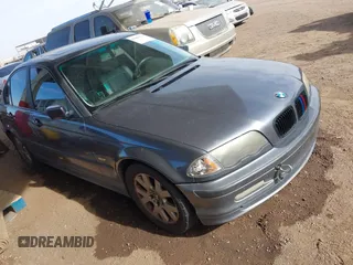 2000 BMW 3 Series 323i with VIN WBAAM3349YCA89943, listed as a IAAI auction lot 41601117 with 177,726 mi miles. Bid and sale history available at carsss.com. Image 1.