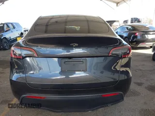 2024 Tesla Model Y с VIN 7SAYGDED5RF194219, выставлен на аукционе IAAI как лот 41594132 с пробегом 21 255 миль миль и . История ставок и продаж доступна на DreamBid. Изображение 16.