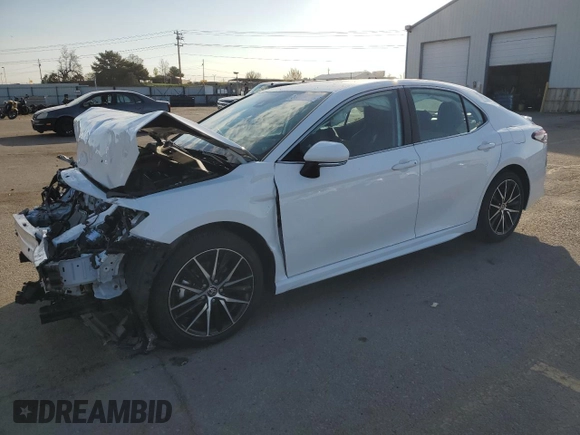 2024 Toyota Camry SE with VIN 4T1G11AK8RU244062, listed as a Copart auction lot 53911585 with 15,921 mi miles and Clean Title. Bid and sale history available at carsss.com. Image 1.