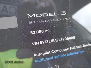 2020 Tesla Model 3 Standard Range Plus z VIN 5YJ3E1EA7LF705809, wystawiony jako IAAI lot #42146416 z przebiegiem 52 056 mil mil oraz . Historia ofert i sprzedaży dostępna na DreamBid. Obrazek 7.