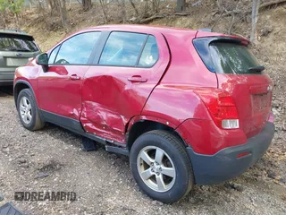 2015 Chevrolet Trax LS z VIN KL7CJPSB0FB198204, wystawiony jako IAAI lot #42237830 z przebiegiem 137 569 mil mil oraz . Historia ofert i sprzedaży dostępna na DreamBid. Obrazek 3.