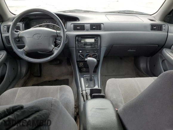 2001 Toyota Camry CE z VIN JT2BG22K210600687, wystawiony jako Copart lot #48807225 z przebiegiem 307 479 mil mil oraz Szkoda całkowita • Salvage title. Historia ofert i sprzedaży dostępna na DreamBid. Obrazek 8.