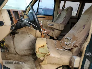 1995 Chevrolet Chevy Van z VIN 1GBEG25K8SF209126, wystawiony jako Copart lot #86254464 z przebiegiem 161 683 mil mil oraz Czysty tytuł • Clean title. Historia ofert i sprzedaży dostępna na DreamBid. Obrazek 7.