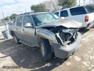 2003 Chevrolet Avalanche with VIN 3GNEC13T53G177692, listed as a IAAI auction lot 41275682 with 178,158 mi miles. Bid and sale history available at carsss.com. Image 1.