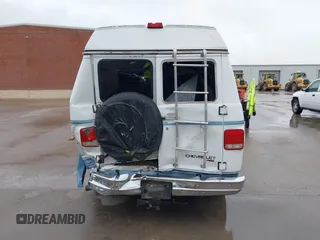 1994 Chevrolet Chevy Van с VIN 1GBEG25K7RF171947, выставлен на аукционе IAAI как лот 42483170 с пробегом 173 855 миль миль и . История ставок и продаж доступна на DreamBid. Изображение 16.