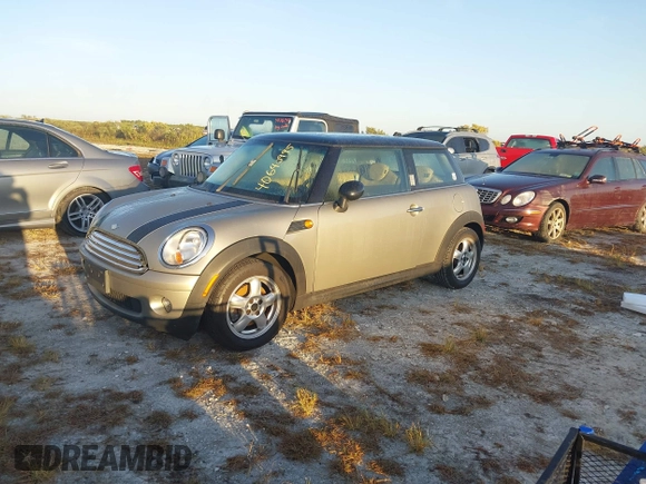 2007 MINI Hardtop with VIN WMWMF33587TU60750, listed as a IAAI auction lot 40640995 with Not Provided miles and . Bid and sale history available at DreamBid. Image 17.