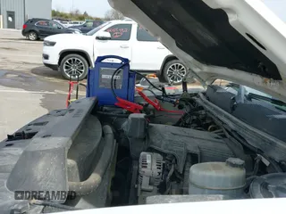 2011 Chevrolet Silverado 2500HD Work Truck z VIN 1GB0KVCG3BZ435842, wystawiony jako IAAI lot #42012293 z przebiegiem 345 993 mil mil oraz . Historia ofert i sprzedaży dostępna na DreamBid. Obrazek 19.