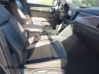 2022 Volkswagen Atlas SE с VIN 1V2WE2CA3NC218854, выставлен на аукционе IAAI как лот 41931015 с пробегом 49 855 миль миль и . История ставок и продаж доступна на DreamBid. Изображение 5.