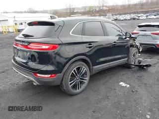 2017 Lincoln MKC Reserve with VIN 5LMTJ3DH4HUL32550, listed as a IAAI auction lot 41961355 with 60,104 mi miles. Bid and sale history available at carsss.com. Image 4.