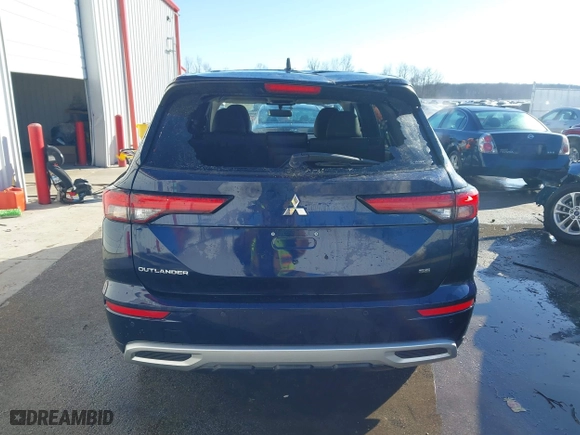 2024 Mitsubishi Outlander SE with VIN JA4J4VA81RZ007200, listed as a IAAI auction lot 41416720 with 10,913 mi miles. Bid and sale history available at carsss.com. Image 16.
