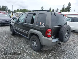 2006 Jeep Liberty Sport z VIN 1J4GL48KX6W164231, wystawiony jako IAAI lot #42247897 z przebiegiem 177 394 mil mil oraz . Historia ofert i sprzedaży dostępna na DreamBid. Obrazek 3.