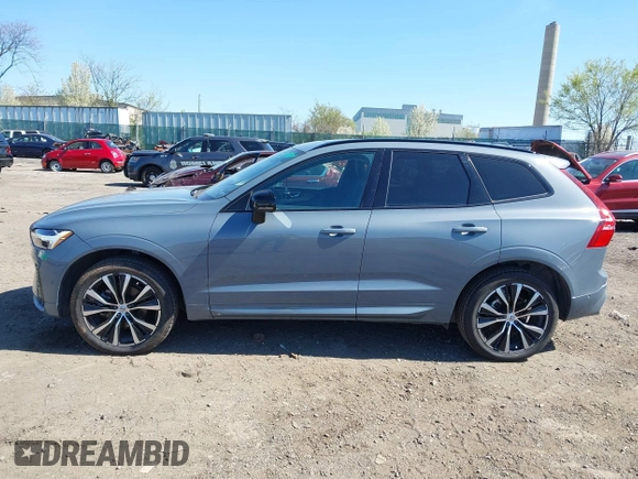 2023 Volvo XC60 Plus Dark Theme with VIN YV4L12RW8P1290213, listed as a IAAI auction lot 41975816 with 7,922 mi miles. Bid and sale history available at carsss.com. Image 14.