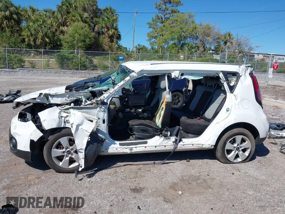 2018 Kia Soul with VIN KNDJN2A28J7583962, listed as a IAAI auction lot 41826688 with 1 mi miles. Bid and sale history available at carsss.com. Image 13.