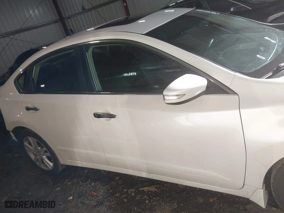 2013 Nissan Altima 3.5 SL with VIN 1N4BL3APXDC911928, listed as a IAAI auction lot 41533563 with 133,230 mi miles. Bid and sale history available at carsss.com. Image 13.
