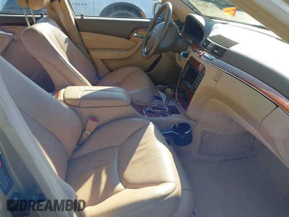 2003 Mercedes-Benz S-Class 4.3L with VIN WDBNG70J73A381880, listed as a IAAI auction lot 41547318 with 136,606 mi miles. Bid and sale history available at carsss.com. Image 5.