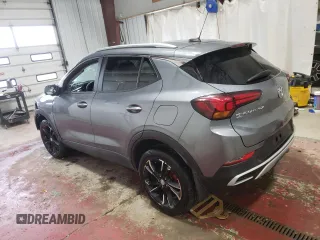2020 Buick Encore GX Select z VIN KL4MMESL1LB115557, wystawiony jako Copart lot #46785365 z przebiegiem 66 419 mil mil oraz Czysty tytuł • Clean title. Historia ofert i sprzedaży dostępna na DreamBid. Obrazek 2.