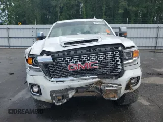 2017 GMC Sierra 2500HD Denali z VIN 1GT12UEY0HF216704, wystawiony jako Copart lot #56409765 z przebiegiem 111 525 mil mil oraz Szkoda całkowita • Salvage title. Historia ofert i sprzedaży dostępna na DreamBid. Obrazek 5.