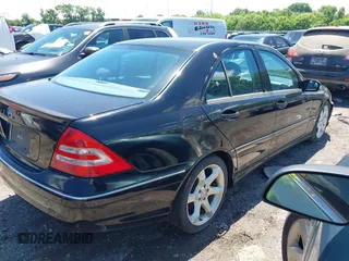 2007 Mercedes-Benz C 230 Sport z VIN WDBRF52H97F909477, wystawiony jako IAAI lot #42182118 z przebiegiem 174 638 mil mil oraz . Historia ofert i sprzedaży dostępna na DreamBid. Obrazek 4.
