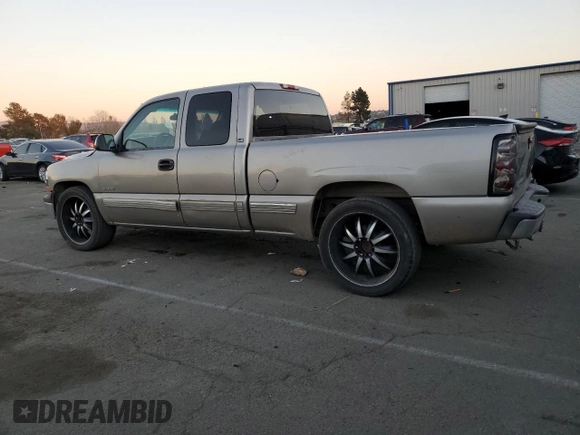 2000 Chevrolet Silverado 1500 LS with VIN 2GCEC19V8Y1321950, listed as a Copart auction lot 89386985 with 260,730 mi miles and Salvage Title. Bid and sale history available at carsss.com. Image 2.