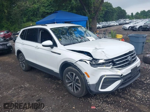 2022 Volkswagen Tiguan S with VIN 3VV0B7AX2NM080597, listed as a IAAI auction lot 39936601 with 28,208 mi miles. Bid and sale history available at carsss.com. Image 1.