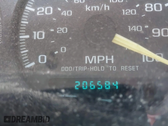 2000 GMC Jimmy SL with VIN 1GKCS13W9Y2264710, listed as a IAAI auction lot 42136082 with 206,584 mi miles. Bid and sale history available at carsss.com. Image 7.