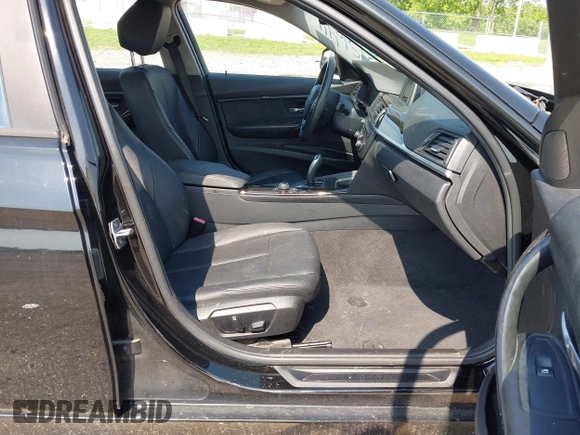 2015 BMW 3 Series 328i с VIN WBA3A5G50FNS91391, выставлен на аукционе IAAI как лот 42095644 с пробегом 184 702 миль миль и . История ставок и продаж доступна на DreamBid. Изображение 5.