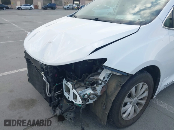 2017 Chrysler Pacifica Touring L z VIN 2C4RC1BG0HR533823, wystawiony jako IAAI lot #42194457 z przebiegiem 163 709 mil mil oraz . Historia ofert i sprzedaży dostępna na DreamBid. Obrazek 18.