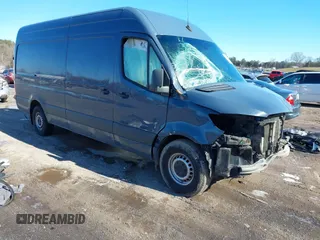 2019 Mercedes-Benz Sprinter Cargo z VIN WD4PF1CD1KT012635, wystawiony jako IAAI lot #41342333 z przebiegiem 55 357 mil mil oraz . Historia ofert i sprzedaży dostępna na DreamBid. Obrazek 1.