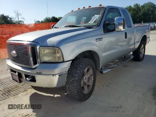 2007 Ford F-250 XL z VIN 1FTSX21537EA18600, wystawiony jako Copart lot #55420405 z przebiegiem 313 647 mil mil oraz Czysty tytuł • Clean title. Historia ofert i sprzedaży dostępna na DreamBid. Obrazek 1.